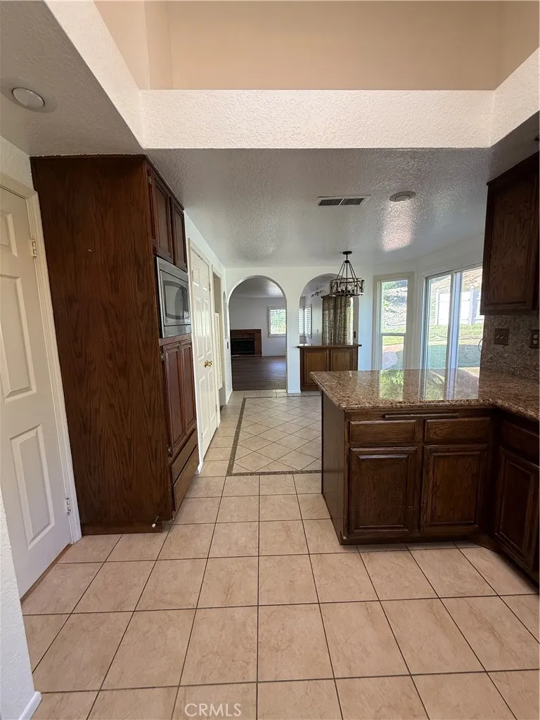 49 Westbrook Pomona, CA 91766