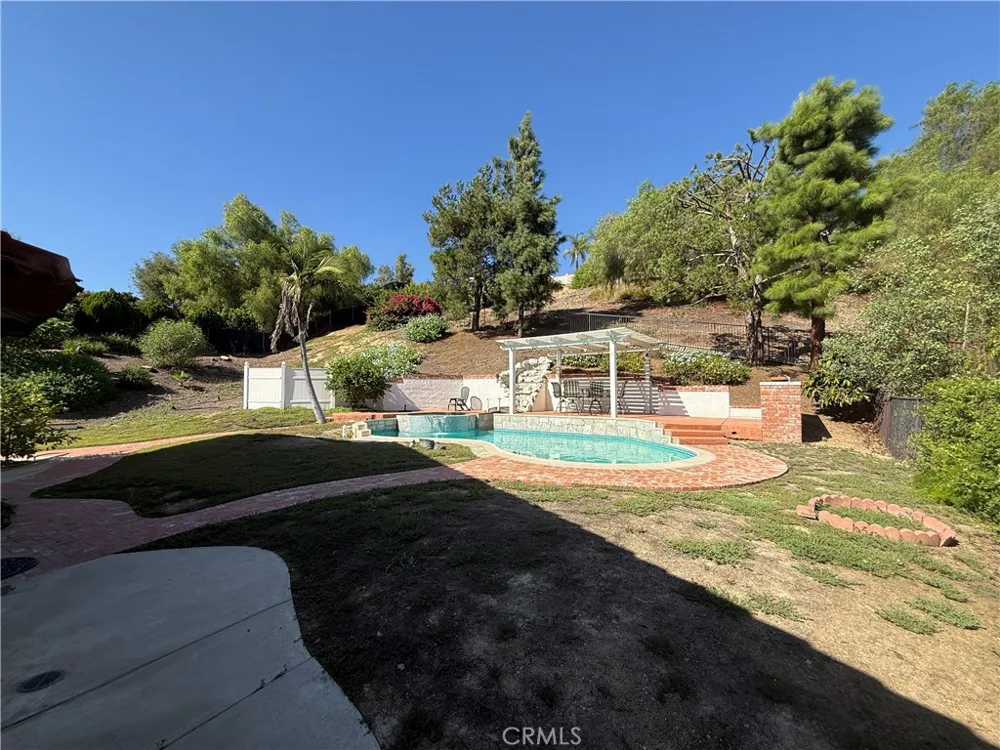 49 Westbrook Pomona, CA 91766