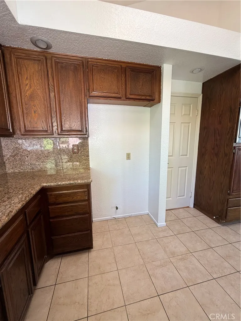 49 Westbrook Pomona, CA 91766