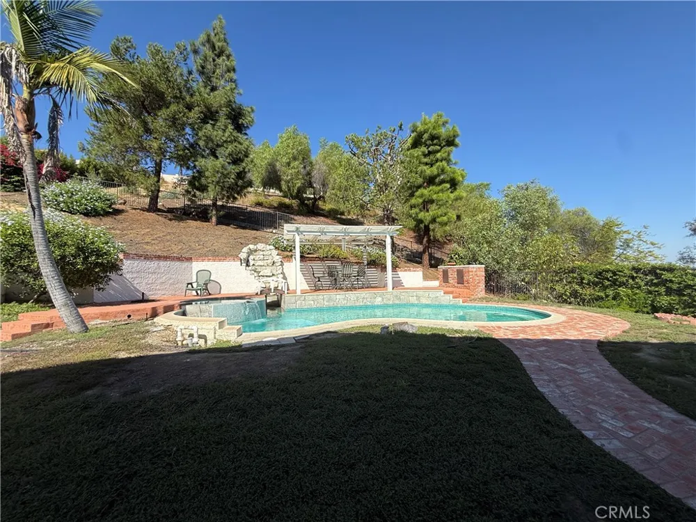 49 Westbrook Pomona, CA 91766