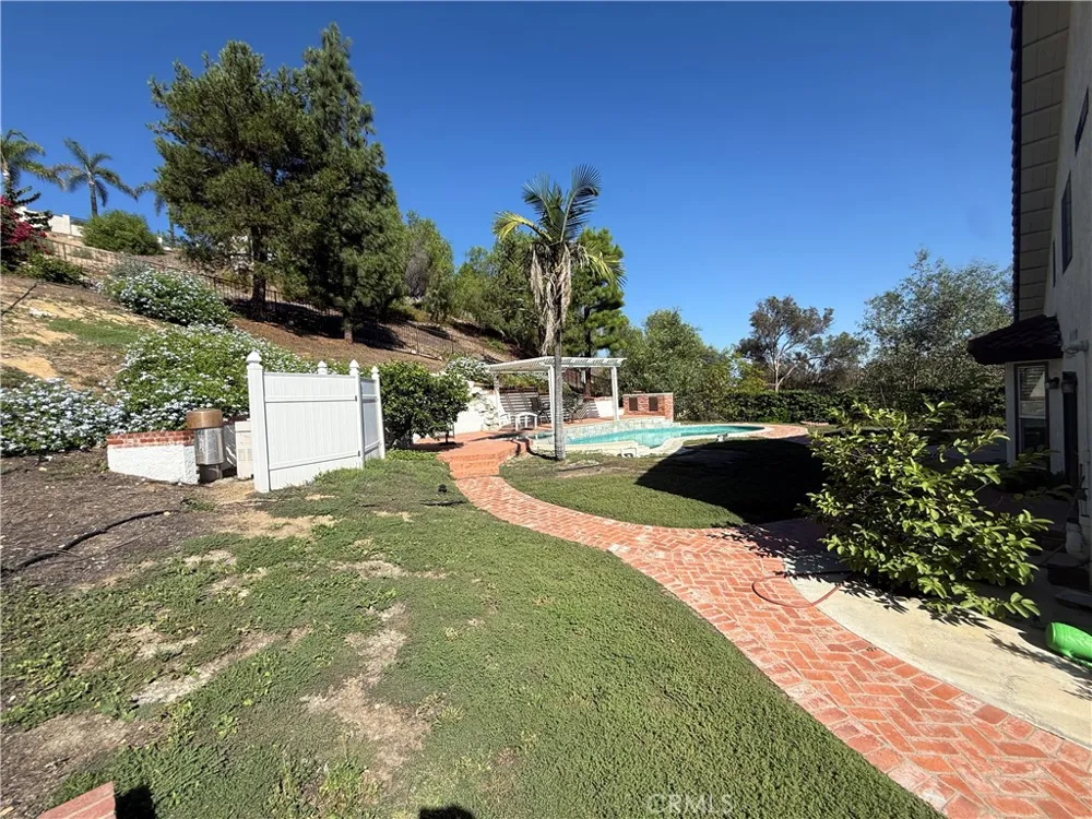 49 Westbrook Pomona, CA 91766
