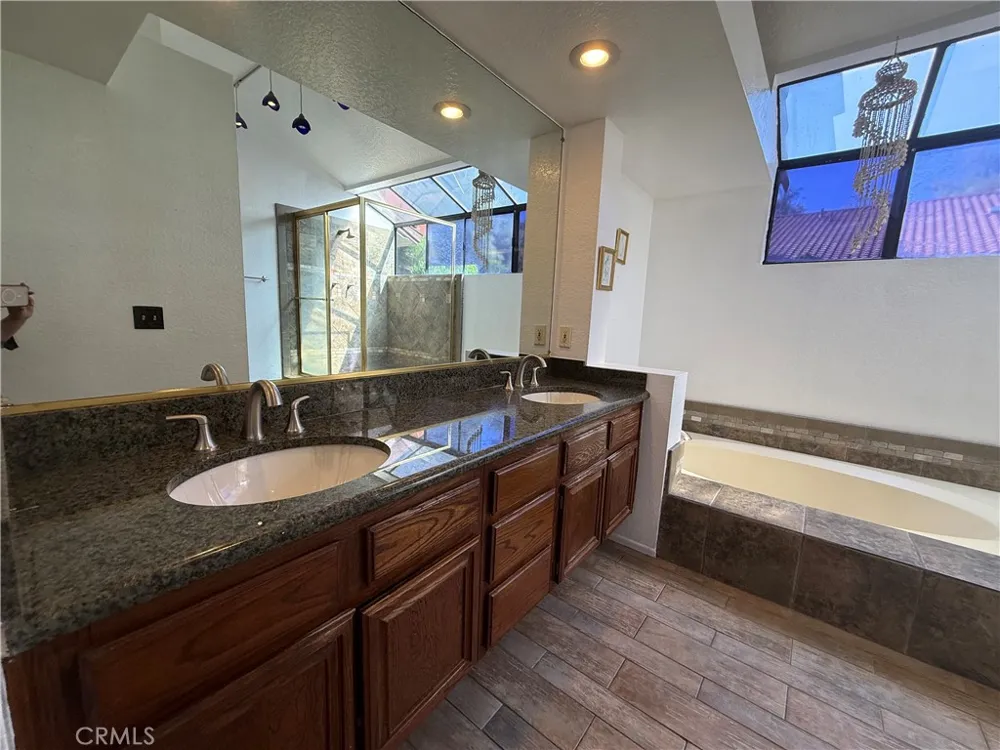 49 Westbrook Pomona, CA 91766