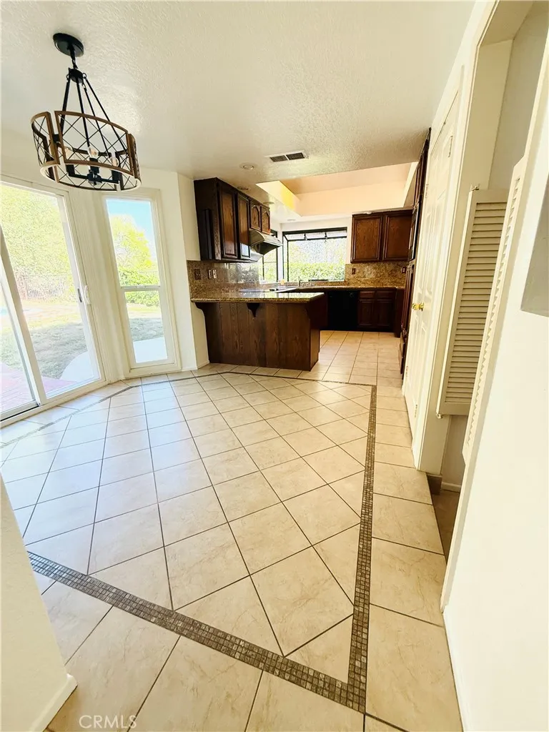 49 Westbrook Pomona, CA 91766