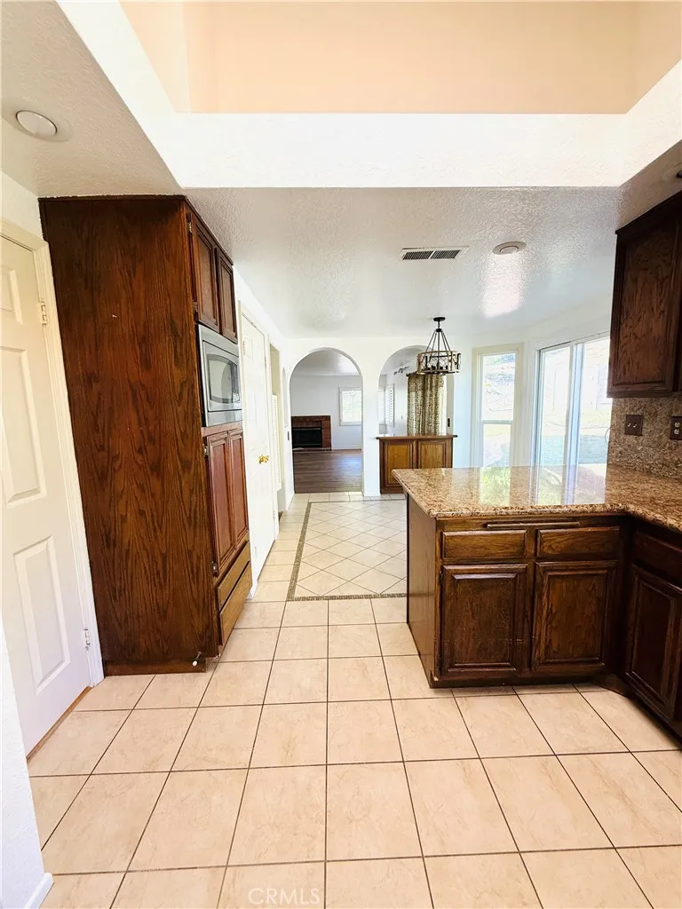 49 Westbrook Pomona, CA 91766