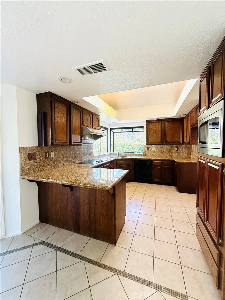 49 Westbrook Pomona, CA 91766