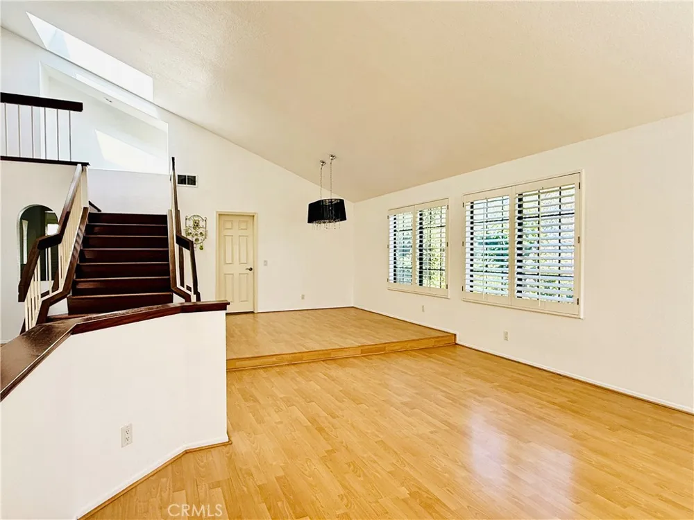 49 Westbrook Pomona, CA 91766