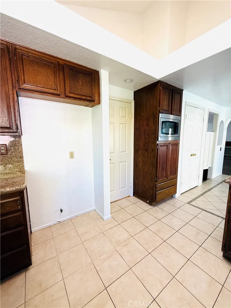 49 Westbrook Pomona, CA 91766