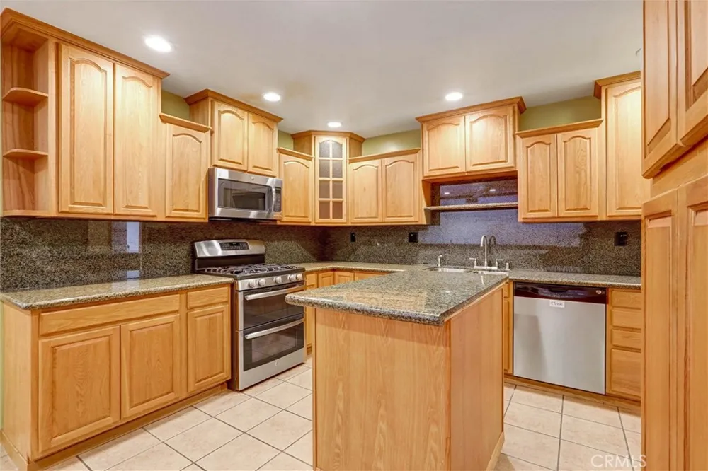13905 Rex Sylmar, CA 91342