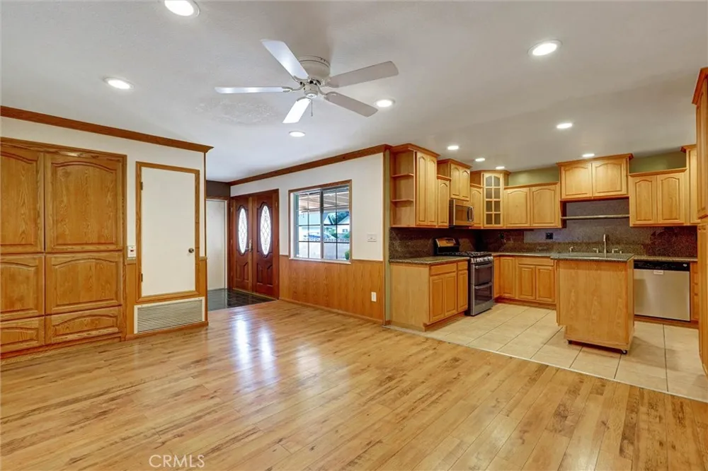 13905 Rex Sylmar, CA 91342