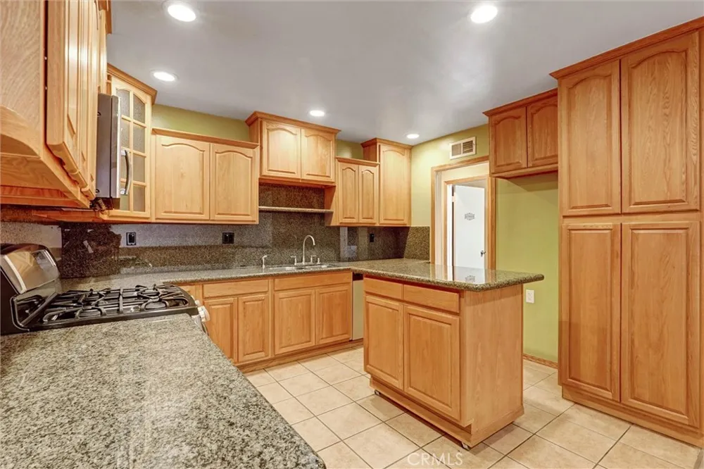 13905 Rex Sylmar, CA 91342