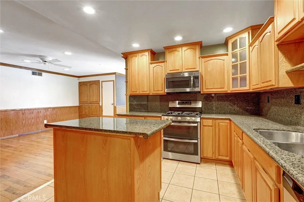 13905 Rex Sylmar, CA 91342