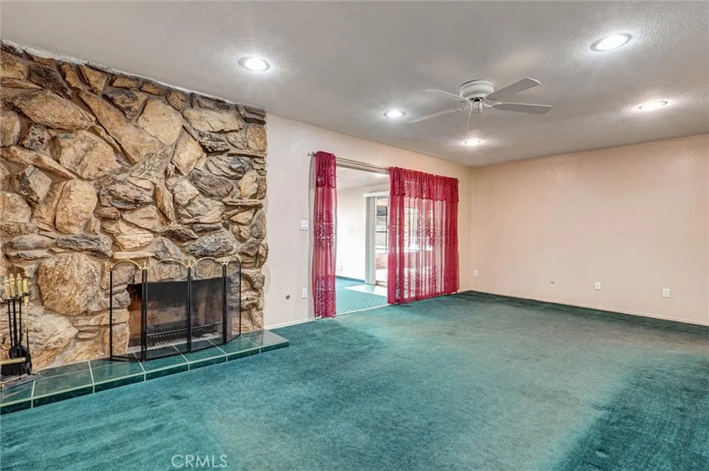 13905 Rex Sylmar, CA 91342