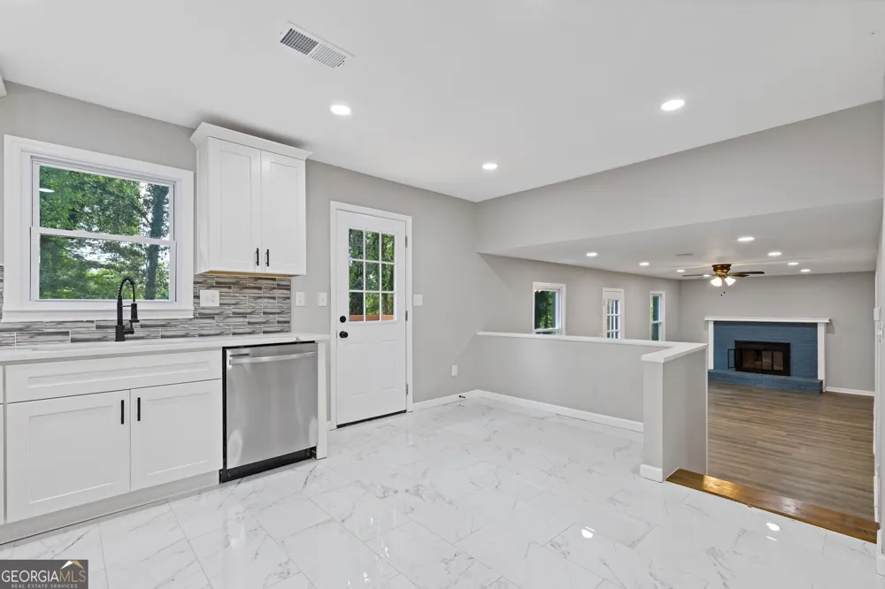 2176 Deer TRL Suwanee, GA 30024