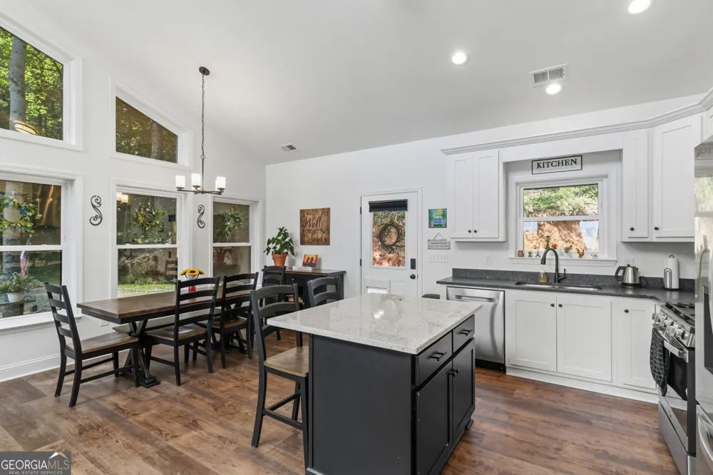 579 Overlook CIR Young Harris, GA 30582