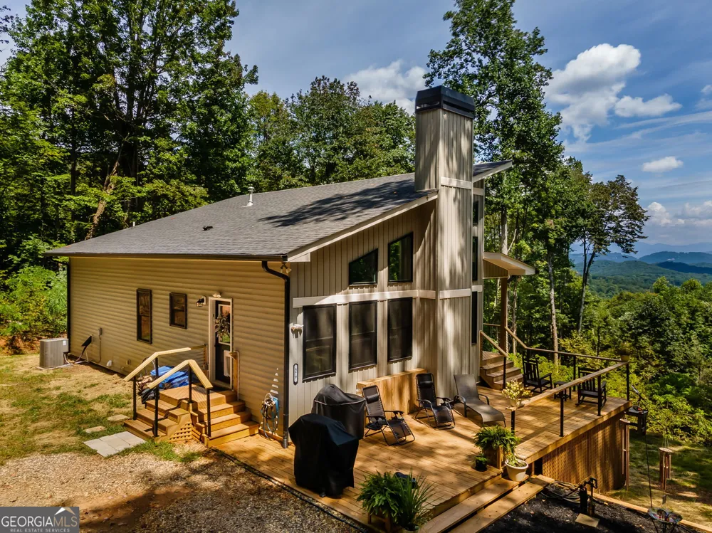 579 Overlook CIR Young Harris, GA 30582
