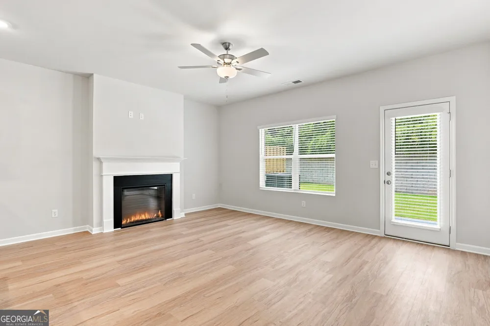 387 Lanier CIR Woodstock, GA 30189
