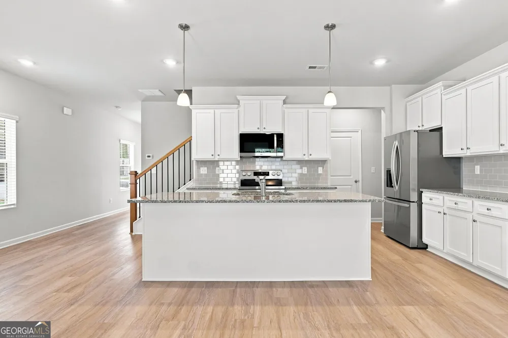 387 Lanier CIR Woodstock, GA 30189