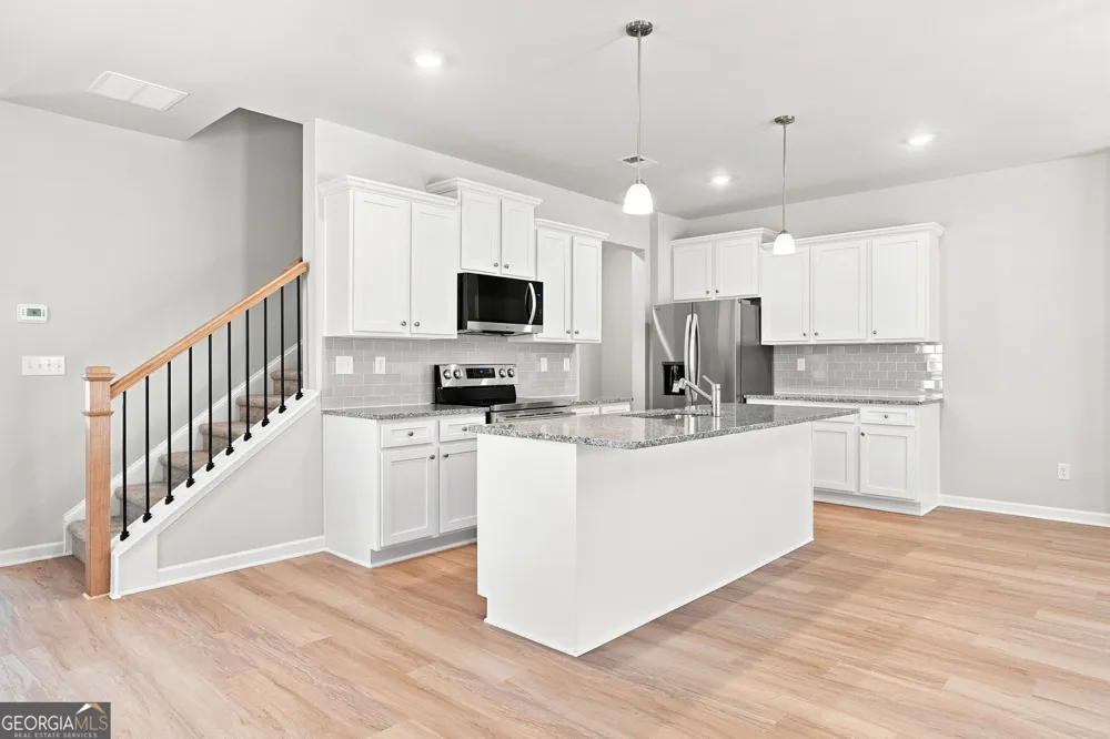 387 Lanier CIR Woodstock, GA 30189