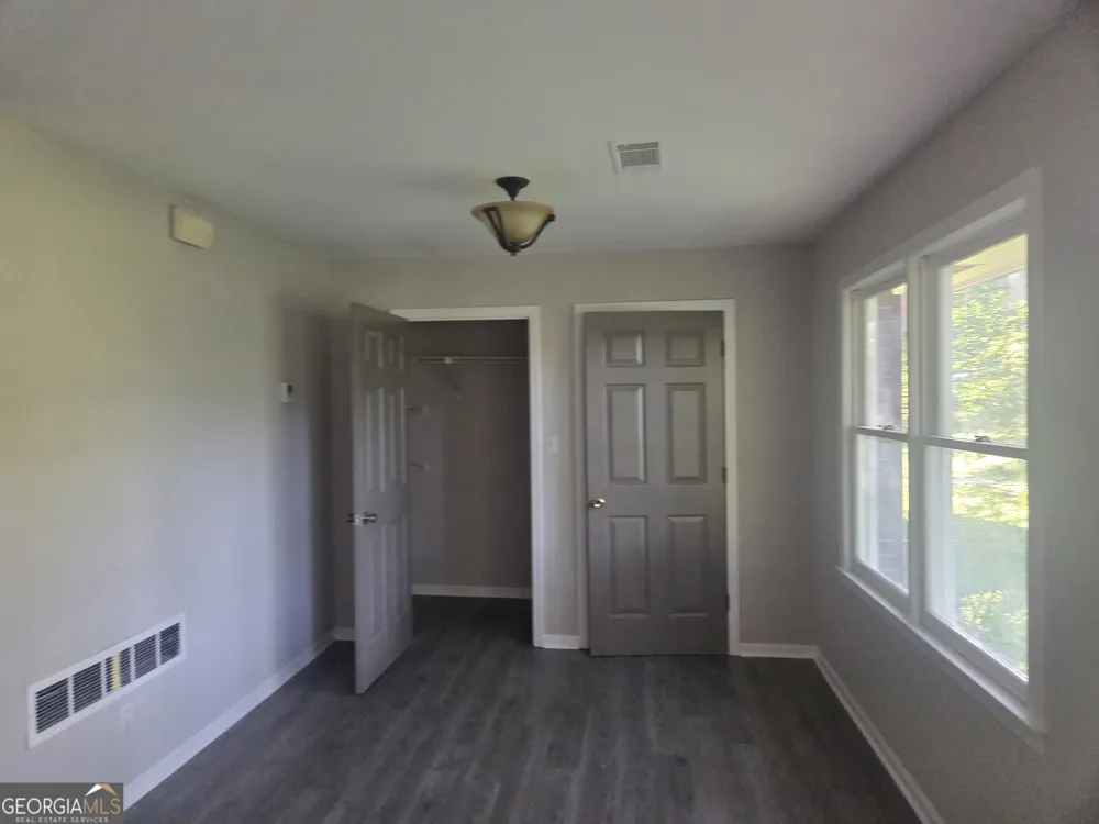 5360 Brooks LN Loganville, GA 30052