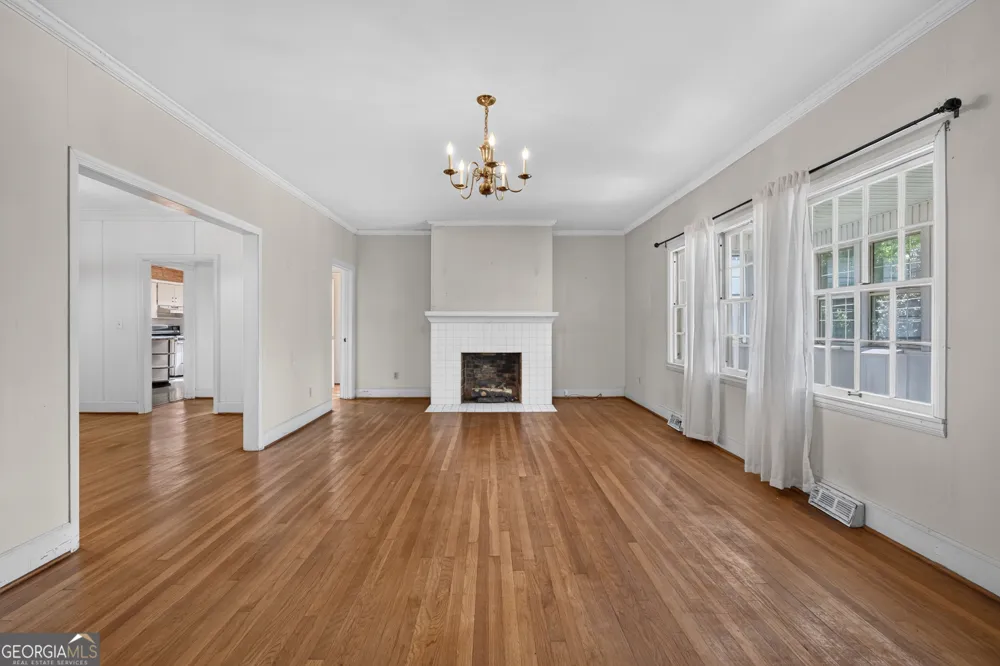 365 W Johnston ST Forsyth, GA 31029