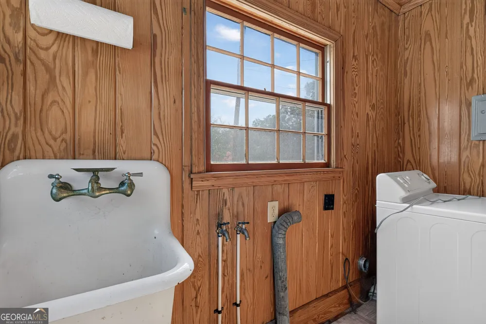 365 W Johnston ST Forsyth, GA 31029