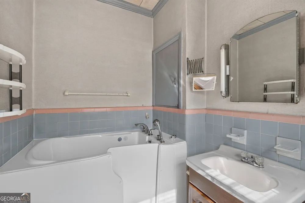 365 W Johnston ST Forsyth, GA 31029