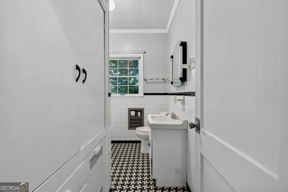 365 W Johnston ST Forsyth, GA 31029