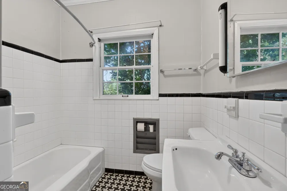365 W Johnston ST Forsyth, GA 31029