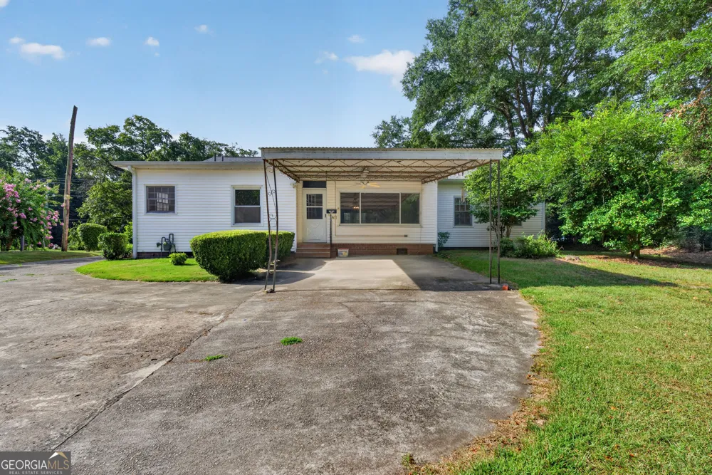 365 W Johnston ST Forsyth, GA 31029