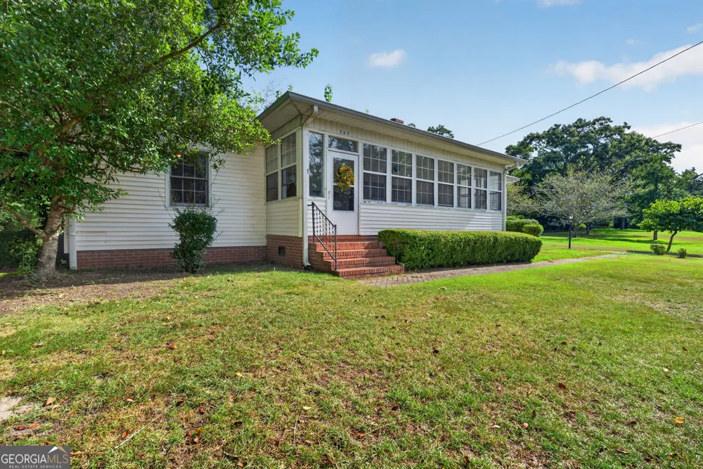 365 W Johnston ST Forsyth, GA 31029
