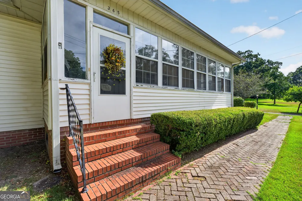 365 W Johnston ST Forsyth, GA 31029