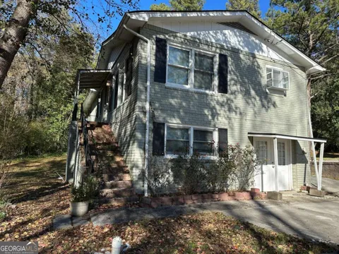 915 Lake DR