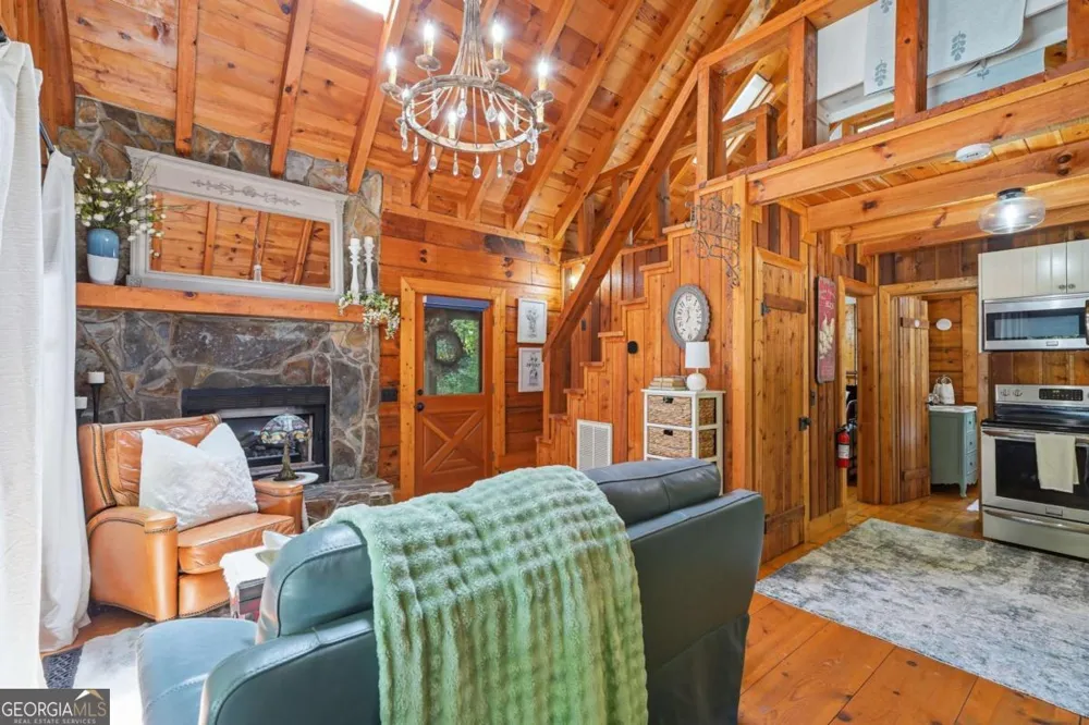35 Finch LN Blue Ridge, GA 30513