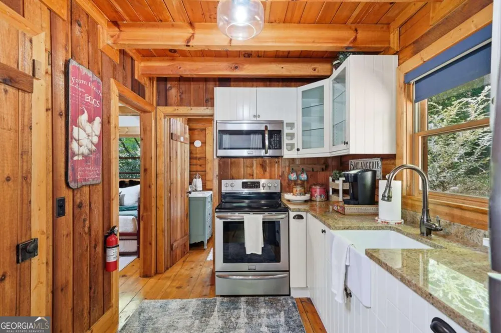 35 Finch LN Blue Ridge, GA 30513