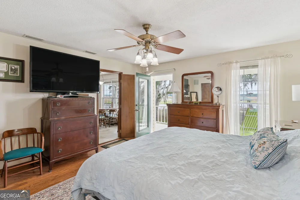 70 Deer LN White Oak, GA 31568