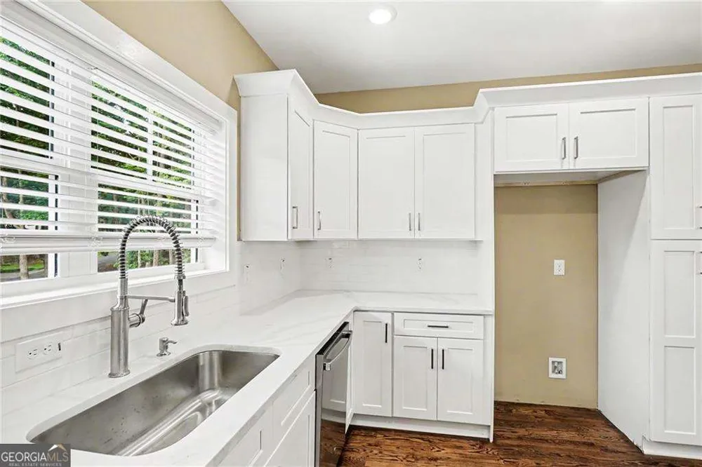 229 Little Brook LN Woodstock, GA 30188