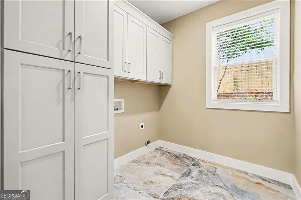 229 Little Brook LN Woodstock, GA 30188