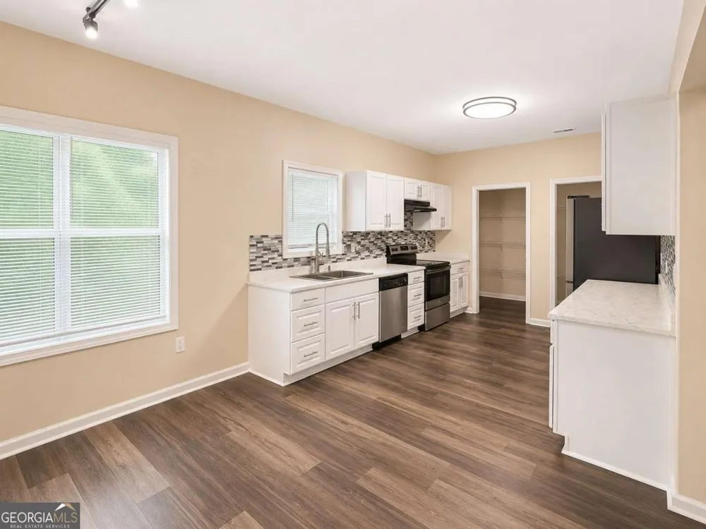 2315 Lake Royale DR Riverdale, GA 30296