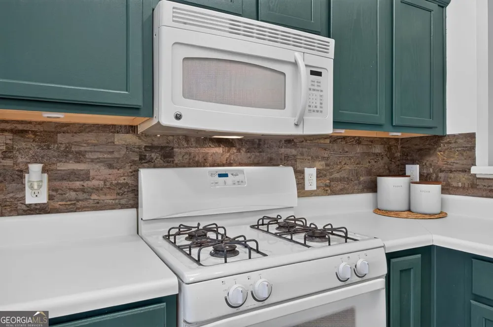 35 Pearl Chambers DR Dawsonville, GA 30534