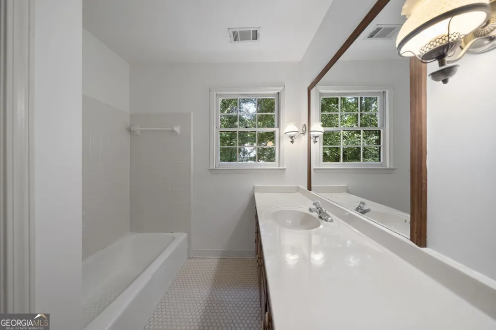 1249 Centenary RDG Snellville, GA 30078