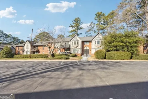 6851 Roswell RD