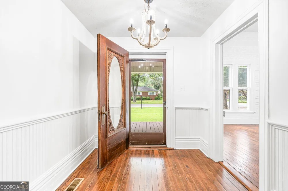 106 Howard ST Byron, GA 31008