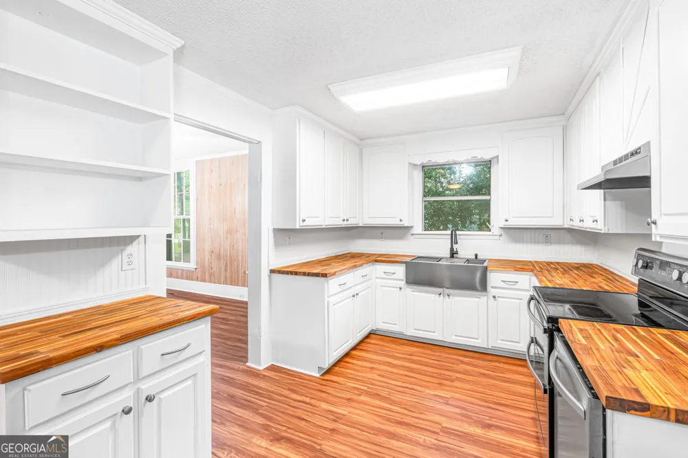 106 Howard ST Byron, GA 31008