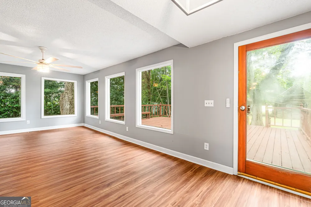 106 Howard ST Byron, GA 31008