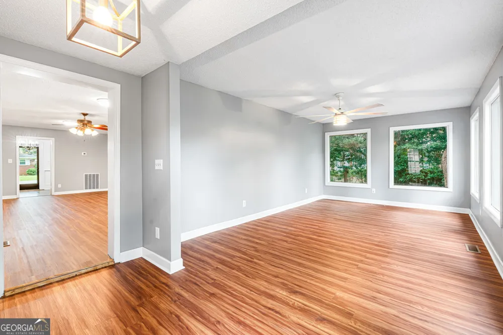 106 Howard ST Byron, GA 31008