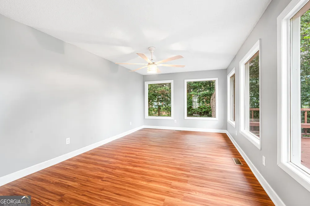 106 Howard ST Byron, GA 31008