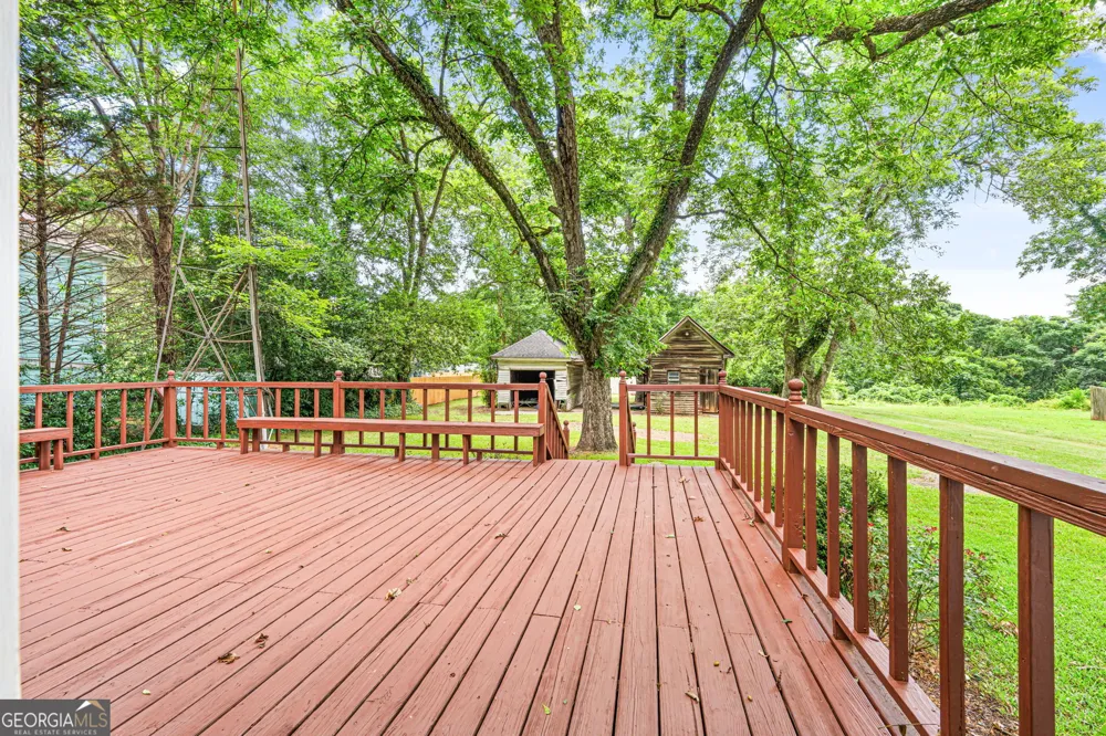 106 Howard ST Byron, GA 31008
