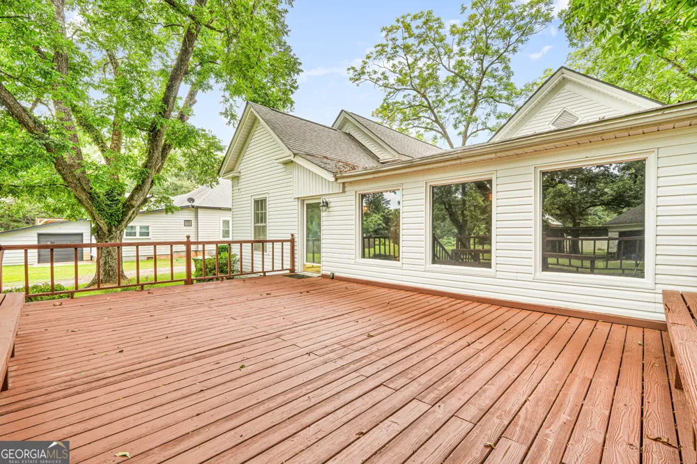 106 Howard ST Byron, GA 31008