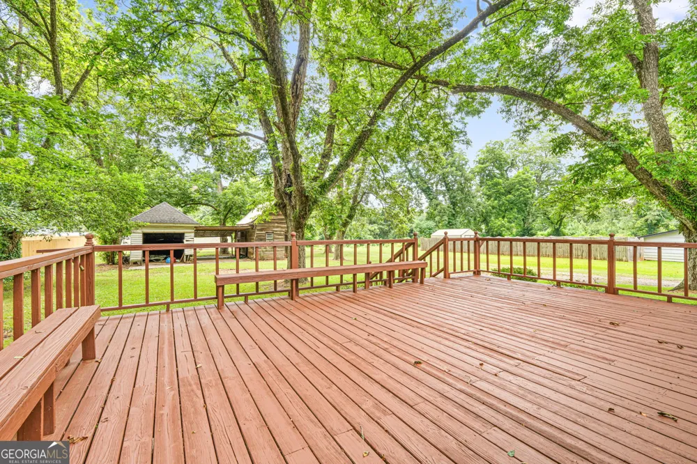 106 Howard ST Byron, GA 31008