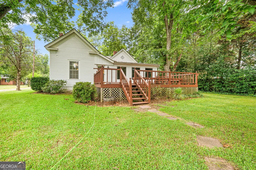 106 Howard ST Byron, GA 31008